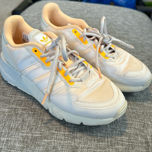 ADIDAS ZX 1K BOOST W
Worn White/ Worn White/ Acid Orange - Picture 1 of 9